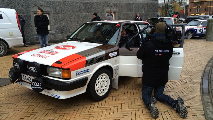 Team Audi 80 giver interview til DR Nyhederne lige inden starten i København