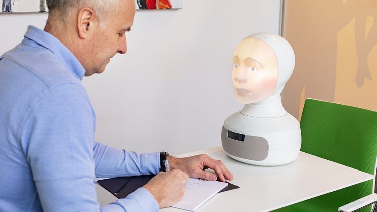 Tengai Unbiased - The Social Job Interview Robot