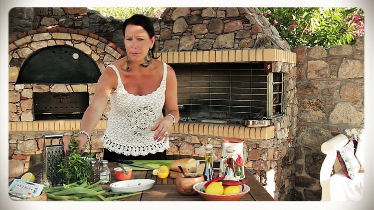 Matlagning med Fontana: Åse Falkman Fredrikson (Kalkonburgare med fetaost och citronsallad)