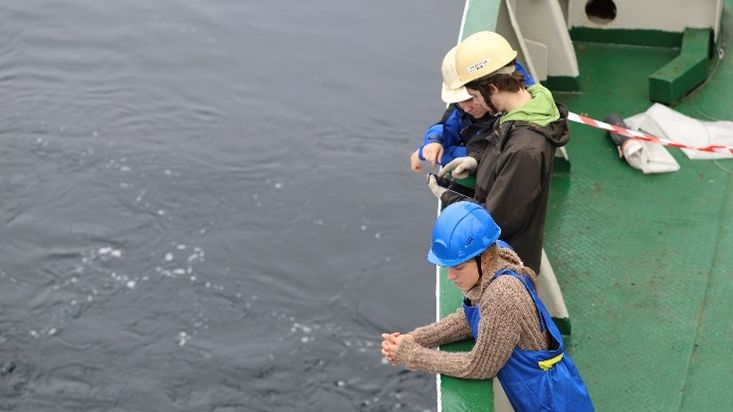 Floating marine litter observations 