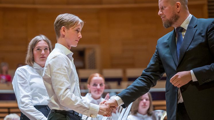 Årets Mensa Norges pris tildeles Norges Musikkorps Forbund for deres bidrag til å fremme intelligens gjennom musikalsk opplæring. Foto: Trine N. Vichmann