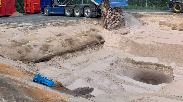 Sandbyte i en infiltrationsbädd, ett av flera reningssteg när råvatten blir till dricksvatten.