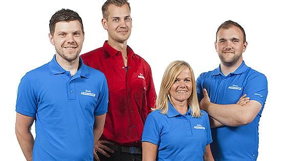 Servicegänget bakom Motorsport i Växjö! Personalbilden används på servicekallelsens framsida.