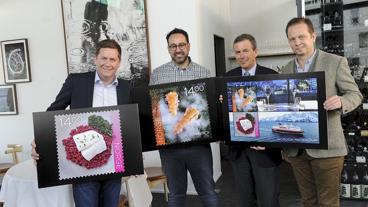 GOURMET-FRIMERKER: Fra venstre konsernsjef Daniel Skjeldam i Hurtigruten, medeier Bandar Abdul-Jauwad fra Maaemo, konsernsjef Dag Mejdell i Posten og matkunstner Andreas Viestad. Foto: Birger Morken