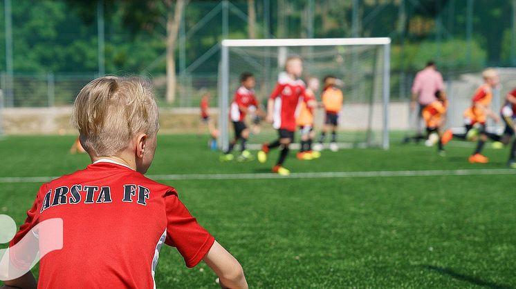 Intersport hyllas när samarbetet med Årsta FF förlängs