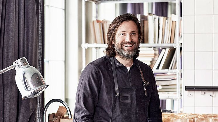 Nicklas Ekstedt signerar sin bok "Niklas jul" i varuhuset.