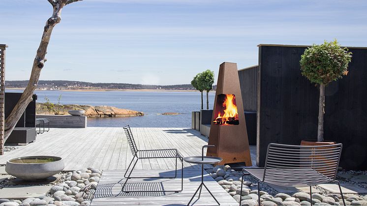 Jøtul Terrazza XL är en större modell som har upphöjd insyn till elden