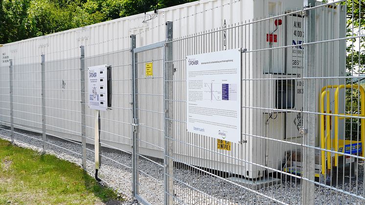 Seit Mittwoch (21. Juni) hilft Bayerns erster Regelenergiespeicher in Garching bei München (Oberbayern), Schwankungen im europäischen Stromnetz auszugleichen.