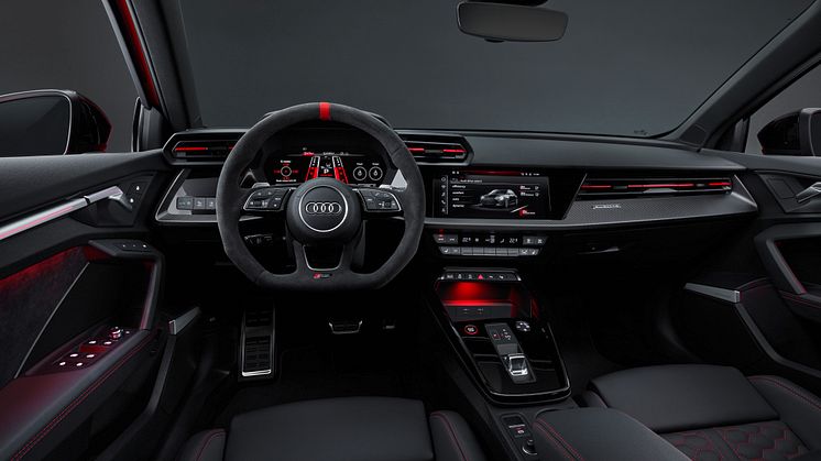 Audi RS 3 interiør med RS-designpakke i rød