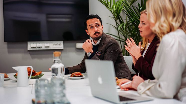 Sedan 2012 erbjuder 7A Centralen flexibla kontor och coworking i Sveriges första LEED-certifierade byggnad, mitt i centrala Stockholm på Vasagatan 7.