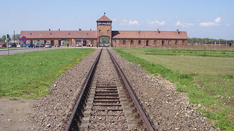 Förintelselägret Auschwitz-Birkenau. Bildkälla: Wikimedia Commons