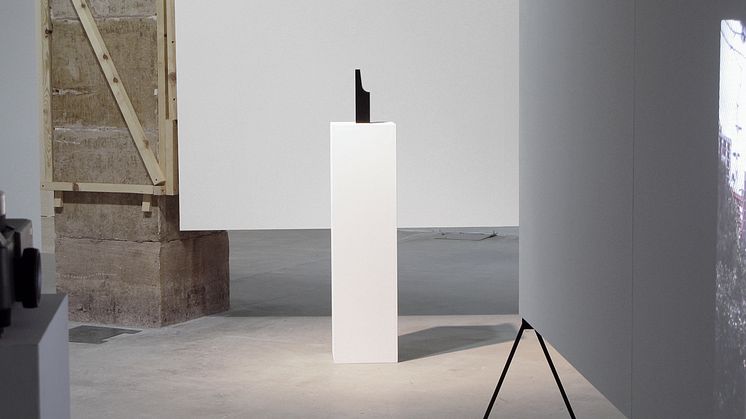 Xabier Salaberria, Martello (the model), massiv mässing och syntetiskt färg, 2012, 25x6x5 cm