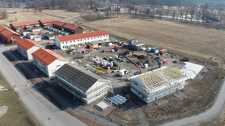 Alla radhus har egen trädgård och till det gemensamma  kommer det finnas en trevlig innergård med växthus och lekplats. 