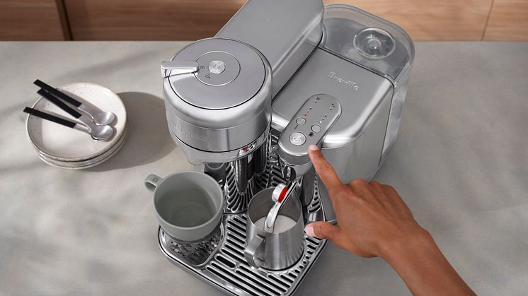 WW_ALL_VL_Vertuo Creatista 2022_Top View Focus Milk Button_H_23-28