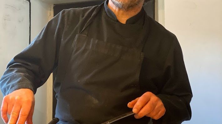Den franske chefkok Bruno Lecanu, fra Skødstrup nord for Aarhus, har lanceret et nyt måltidskoncept, Mad ud af boksen, som et modsvar til de traditionelle måltidskasser på markedet. Konceptet er populært og leveringsområdet udvides løbende.