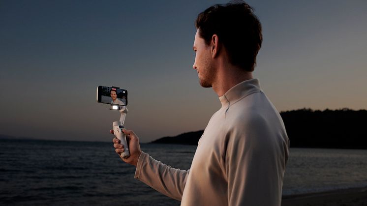 Osmo mobile 7_AI module fill light_AI.jpg