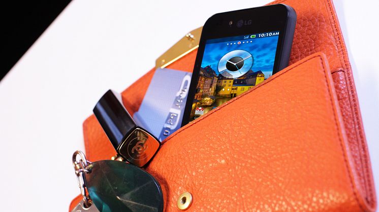 LG Optimus Black Clutch_1