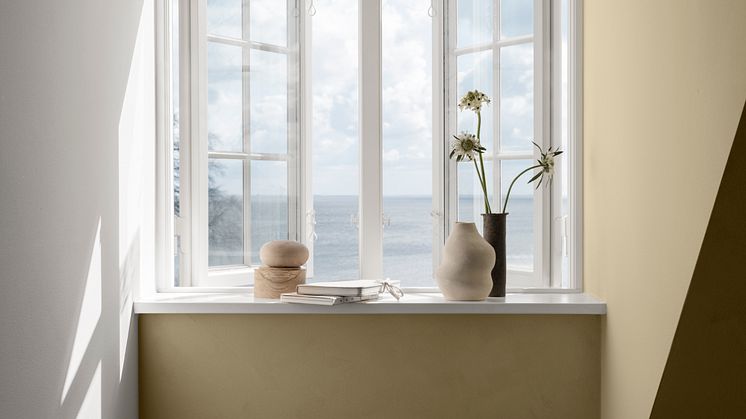 Veggene er malt med LADY Minerals Kalkmaling i den vakre vårfargen 12080 Soft Radience. Veggen til venstre har fargen 9918 Klassisk Hvit - malt med LADY Pure Color.