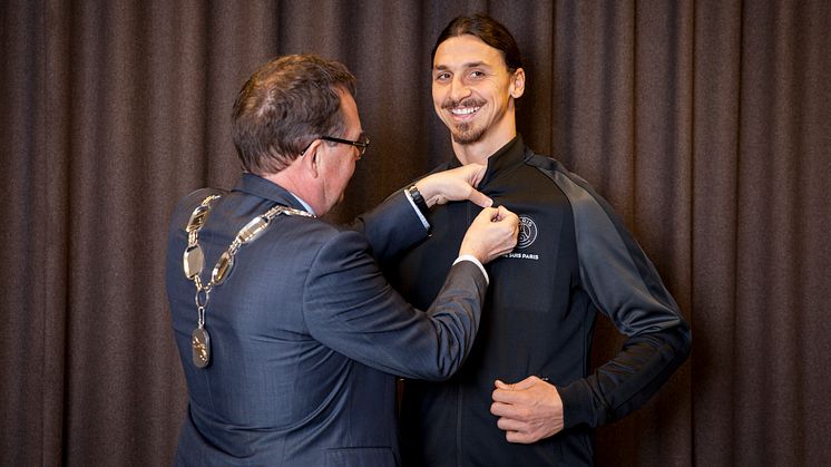 Zlatan tilldelas MALMÖ STADS HEDERSTECKEN