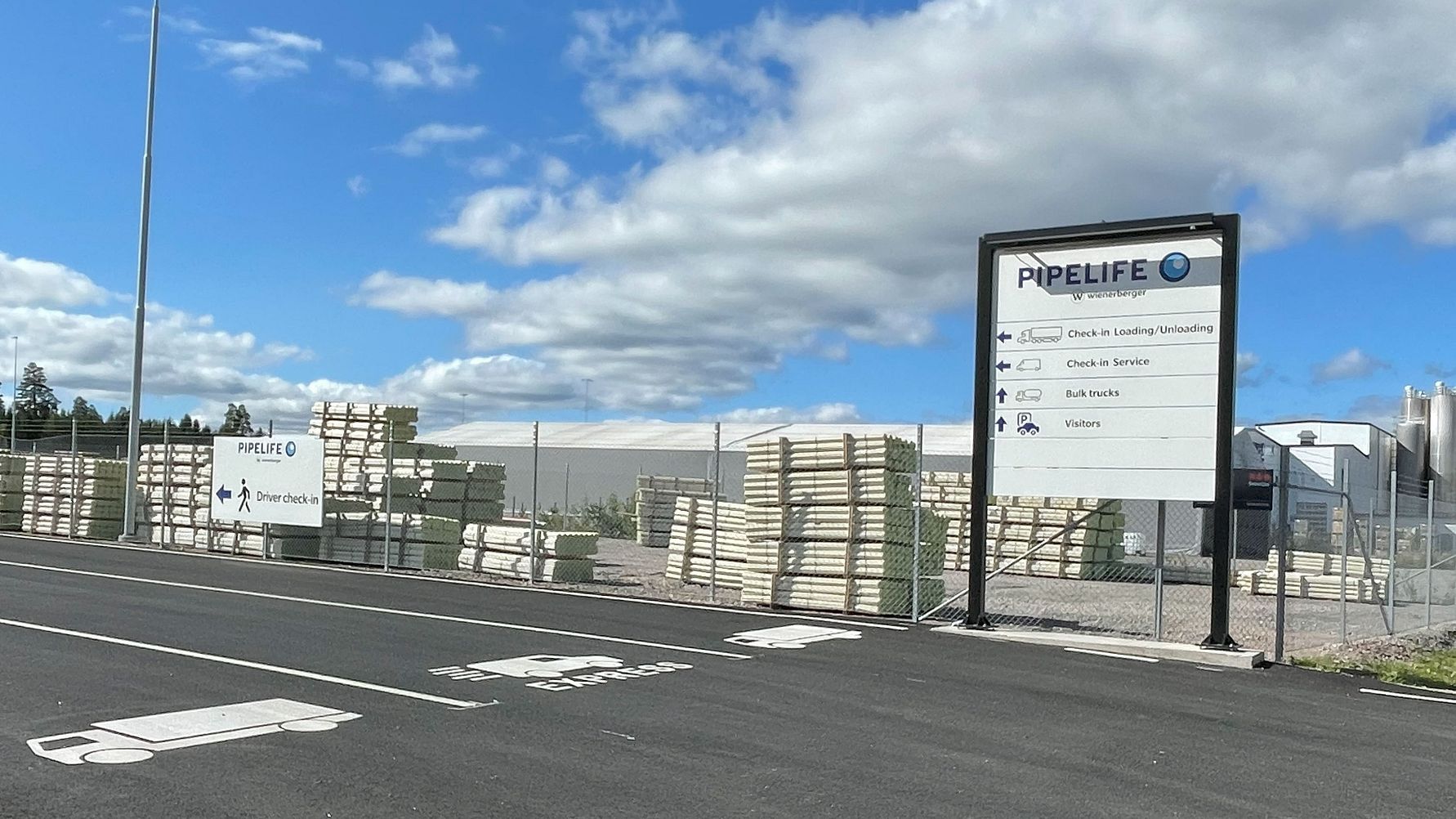Ny infart till Pipelife med ny check-in kiosk för effektiv logistik