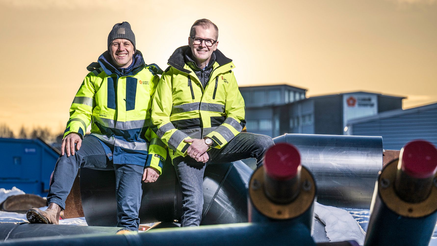 Fredrik Engström (vänster i bild) blir ny chef för Värme & Kyla på Luleå Energi. Samtidigt kliver den tidigare chefen, Magnus Johansson (höger i bild), in i sin nya roll som projektchef för projektet Framtidens fjärrvärme.