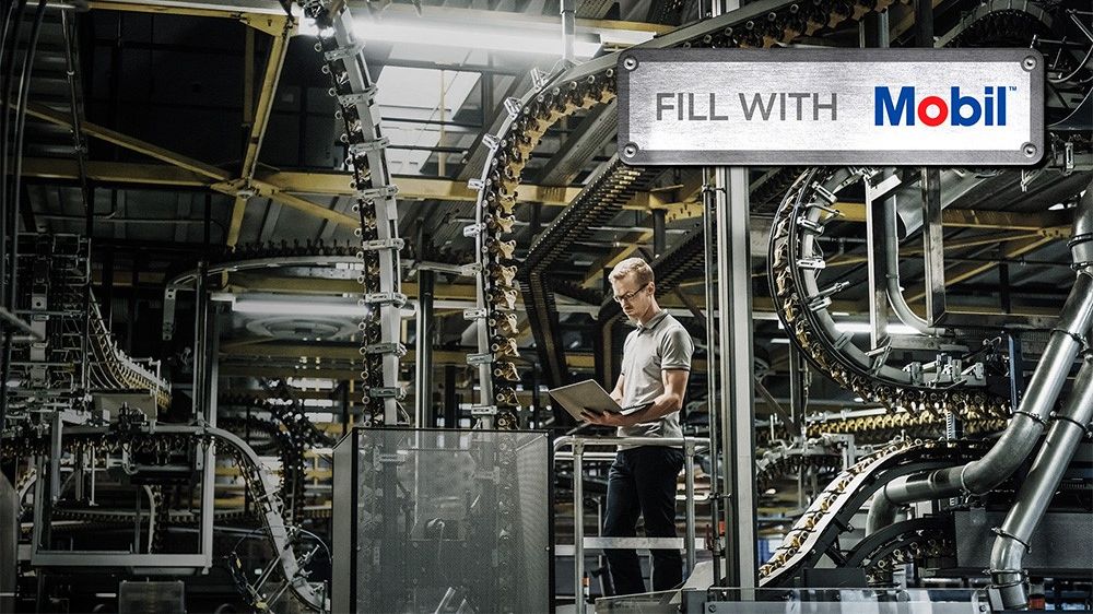 Mobil Pyrotec HFD-U 46 – FM Global Approval Standard 6930-godkänd hydraulvätska för säker drift i brandkänsliga och miljökritiska områden.