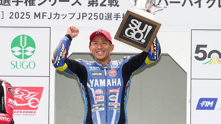 JSB1000 レース1：かつてのチームメイトとのバトルを制し、今季初優勝、JSB1000で通算90勝目を獲得した#2 中須賀克行（YZF-R1）