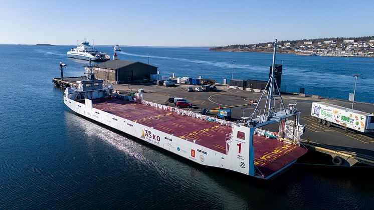 The autonomous ASKO barge will be used to trial Eutelsat OneWeb’s low Earth orbit (LEO) satellite internet service.