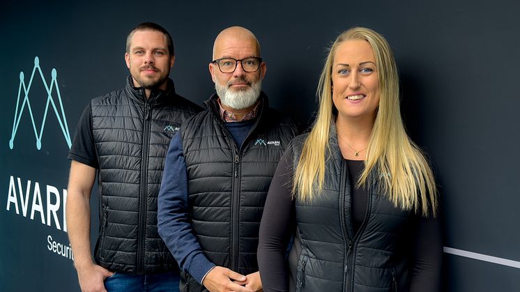 Från vänster: Mathias Oskarsson, operativ koordinator, Patrik Ahlforn, avdelningschef och Annika Boström, driftchef för uppdraget.