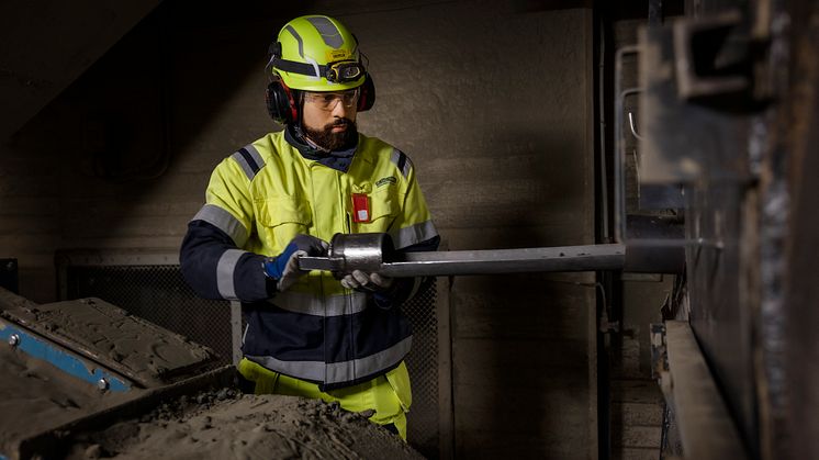 Med hjälp av avancerade experiment och analyser av cementklinkerns sammansättning har forskare vid Umeå universitet visat hur nya metoder kan skapa en mer hållbar cementproduktion. Foto: Heidelberg Materials