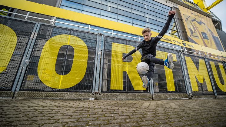 Fußball-Freestyler Pascal Gurk am Signal Iduna Park in Dortmund; Projekt Ruhr.Fussball, © Ruhr Tourismus / Stratmann