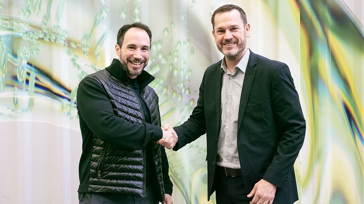 Quest One CEO Michael Meister und Ingenion Geschäftsführer Heiko Iffland beim Start des gemeinsamen Projekts in Augsburg. Bild: Quest One