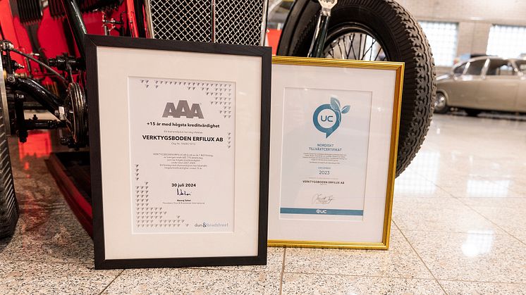 Utmärkelser som bekräftar Verktygsbodens framgång: Nordiskt Tillväxtcertifikat från UC och Diamantdiplom från Dun & Bradstreet.
