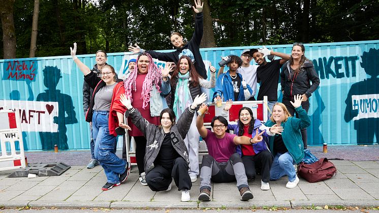 Einige der jugendlichen Künstler*innen, Teammitglieder von DEIN MÜNCHEN und dem Künstlerkollektiv Graphism 