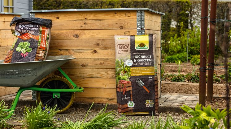 Für die zweite Lage im Hochbeet ist der torffreie NeudoHum Hochbeet- & GartenKompost ebenso gut geeignet wie zur Verbesserung humusarmer Gartenböden.
