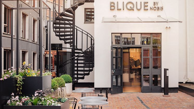Blique by Nobis lanserar Blique Nights – sommarens levande oas med film, fotboll, musik och mat under bar himmel