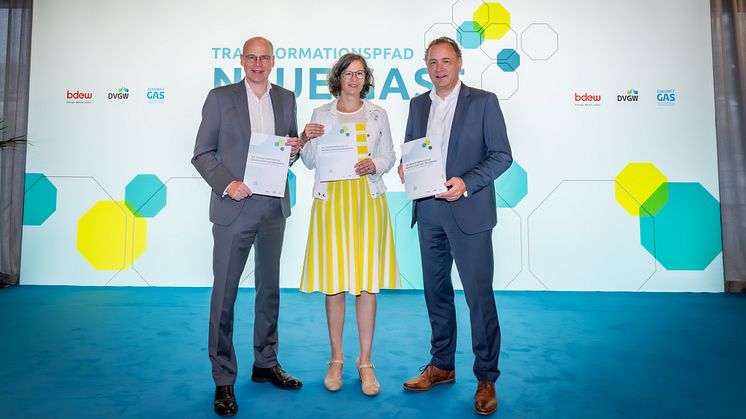 Bild: Dr. Timm Kehler (Zukunft Gas e.V.), Dr. Kirsten Westphal (BDEW e.V.) und Prof. Dr. Gerald Linke (DVGW e.V.) (v.l.n.r.) | Copyright: Claudius Pflug