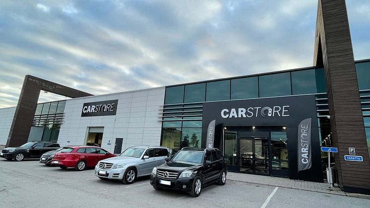 Internationella begagnatbilskedjan Carstore öppnar ett mega-showroom i finska Vanda
