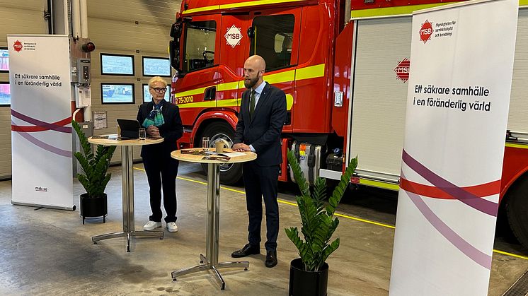 Nu repetitionsutbildas de första civilpliktiga till kommunal räddningstjänst