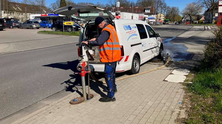 Energie und Wasser Wahlstedt/Bad Segeberg wartet Schieber und Hydranten in Teilen ihres Versorgungsgebiets in Bad Segeberg