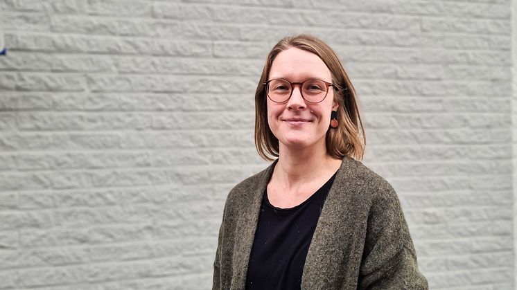 Johanna Bergfalk, psykolog på Avonova som arbetar med AI inom samtalsstöd och kognitiv beteendeterapi