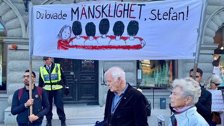 Thomas Hammarberg (S) är en av de äldre ledande socialdemokrater som engagerat sig för flyktingar. Här utanför riksdagen 2019. Foto: Okänd.