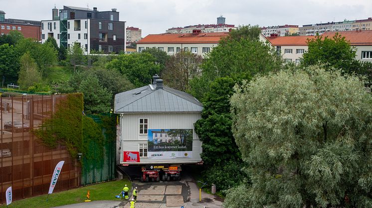 Nu har herrgården i Göteborg fått sin nya adress – en halv kilometer bort