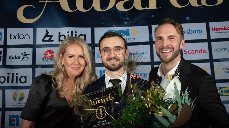 Sunsurf Solars medgrundare Björn Larsson tillsammans med Linda Bohlin Trajkovski och Eivind Vogel-Rödin från Innovatum Science Park. Foto: Jerry Lövberg