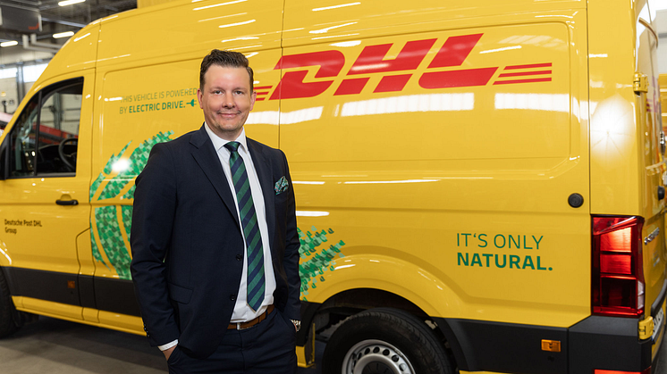 DHL Express lanserar hjärtstartare i sina eldrivna kurirbilar - livräddning för både kurirer och samhälle