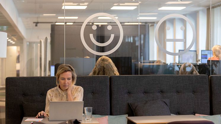 Nya siffror om tystnadskultur: var sjunde person vågar inte göra sin röst hörd - värst för kvinnor 
