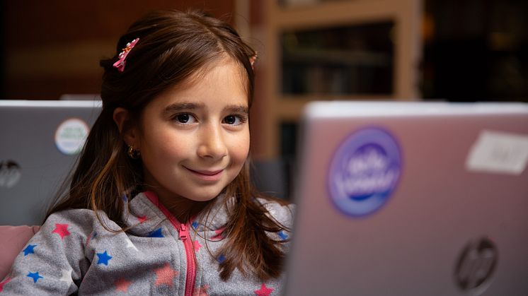 Anmälan öppnar för ny omgång av Hello World!s kostnadsfria onlinekurser för barn och unga