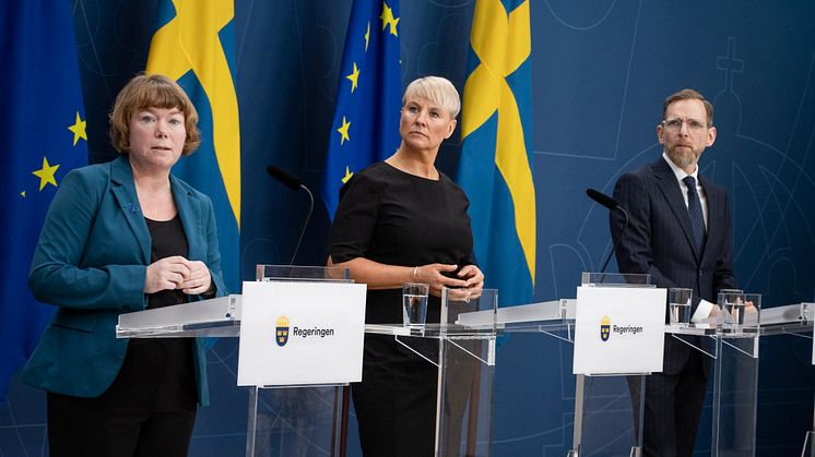 Malin Danielsson, seniorpolitisk talesperson, äldre- och socialförsäkringsminister Anna Tenje, socialminister Jakob Forssmed. Foto: Svante Rinalder/Regeringskansliet