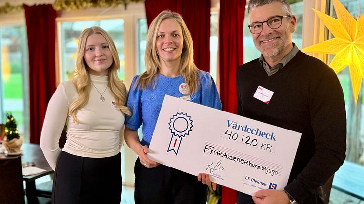 Regionchef Jennifer Stenfelt och Ebba Hammarström från UF tillsammans med Mikael Espenkrona från BNI. Fotograf: Micke Olsson, 