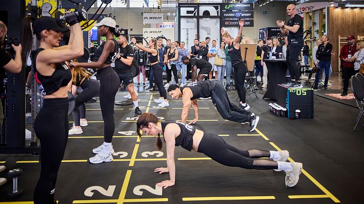 dm präsentiert sich auf Fitnessmesse FIBO